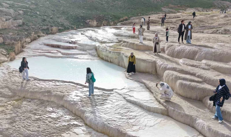 Van’ın travertenlerine ziyaretçi akını