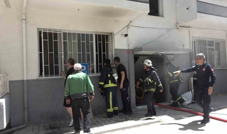 Yalova’da apartman dairesinde çıkan yangında bir kişi dumandan etkilendi