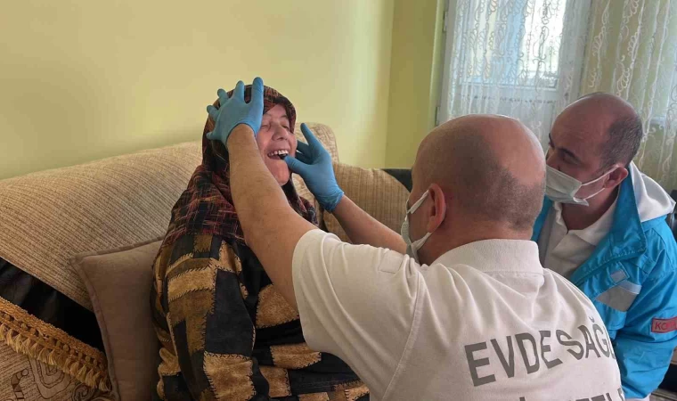 Yaşlı hastalar doktora değil, doktor hastanın evine gidiyor