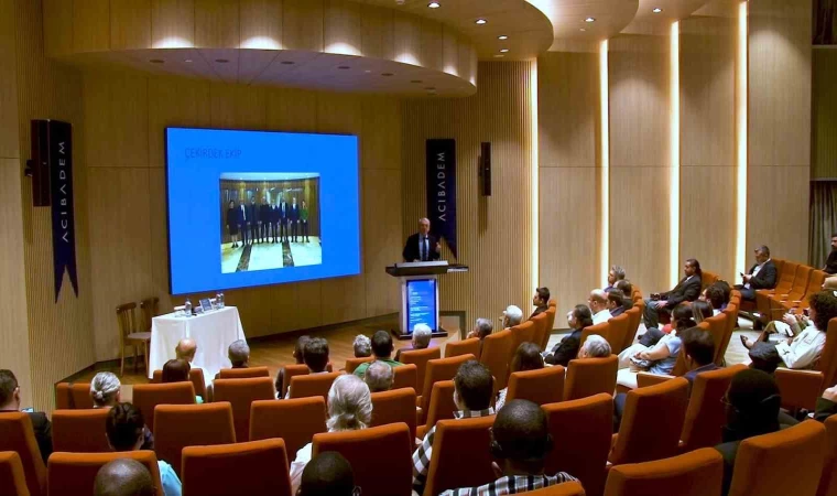 Yerli ve yabancı doktorlar böbrek naklini canlı izledi