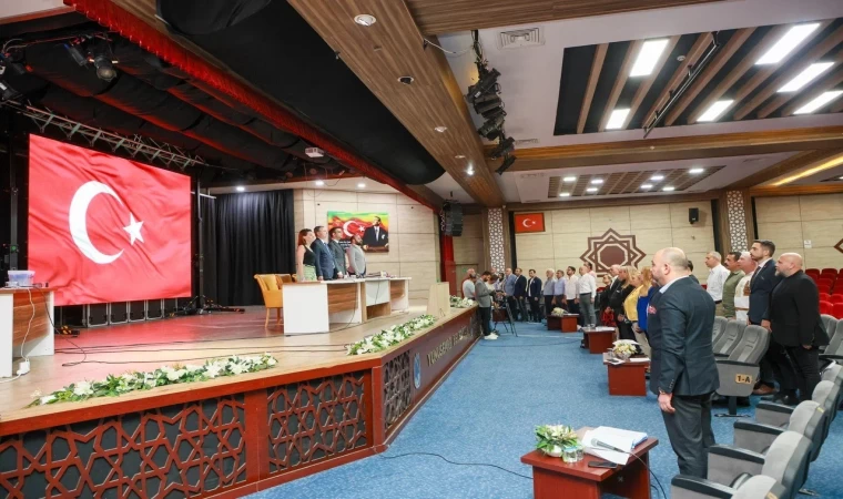 Yunusemre Belediye Meclisi’nden Özgür Özel’e yapılan saldırıya kınama