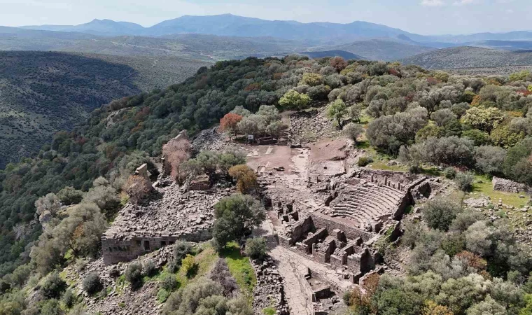 Yunusemre’den Aigai kazı çalışmalarına destek