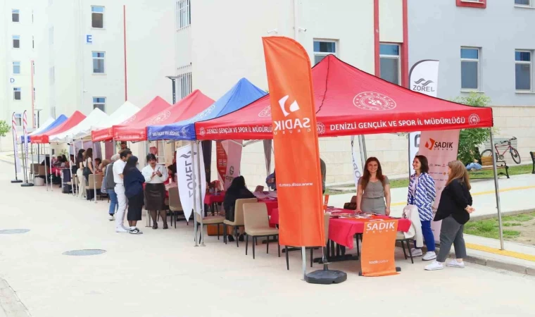 Yurtlarda kalan kız öğrenciler kariyer fuarında firmalarla buluştu
