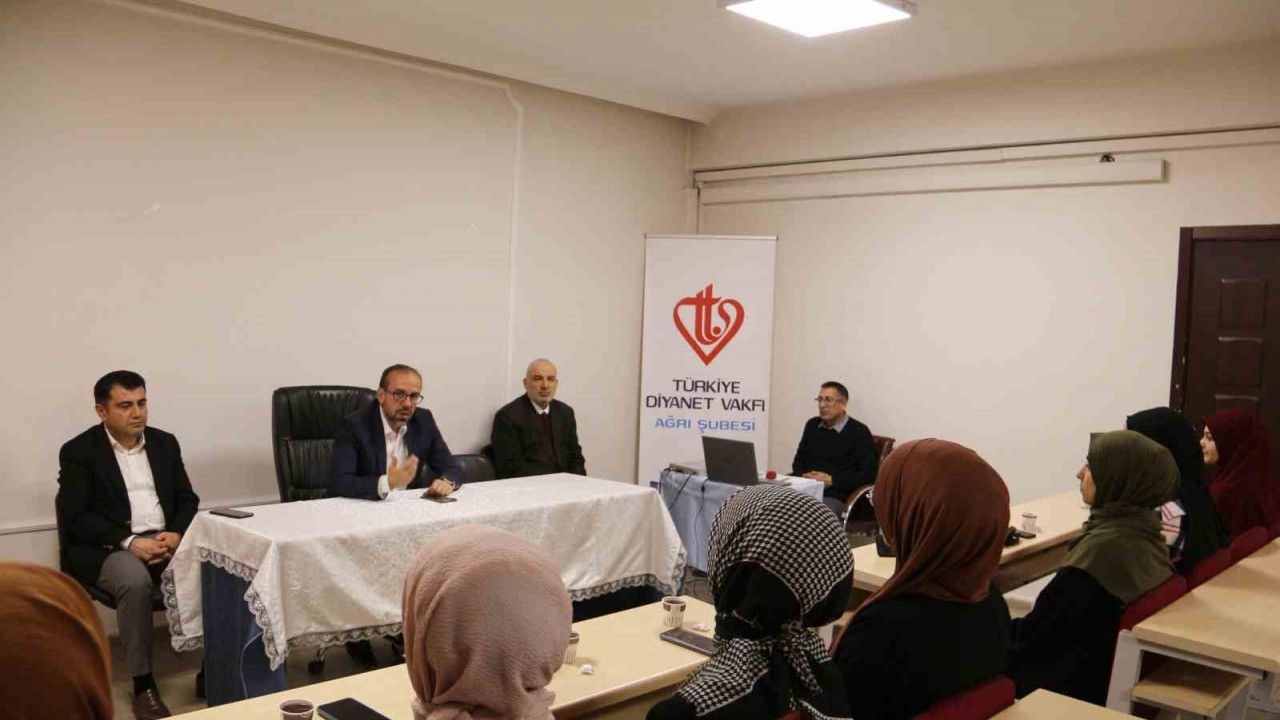 Ağrılı gönüllü gençler umreyle ödüllendirildi