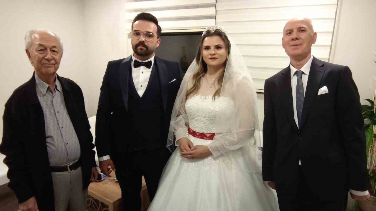 Anne babasının ardından 32 yıl sonra kızlarına da şahitlik yaptı