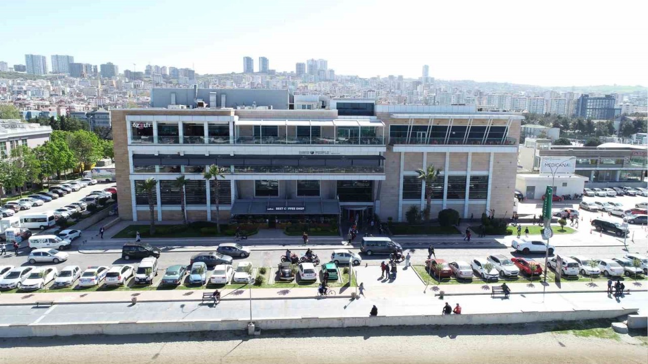 AVM’de ‘Anneler Günü’ne özel hediye