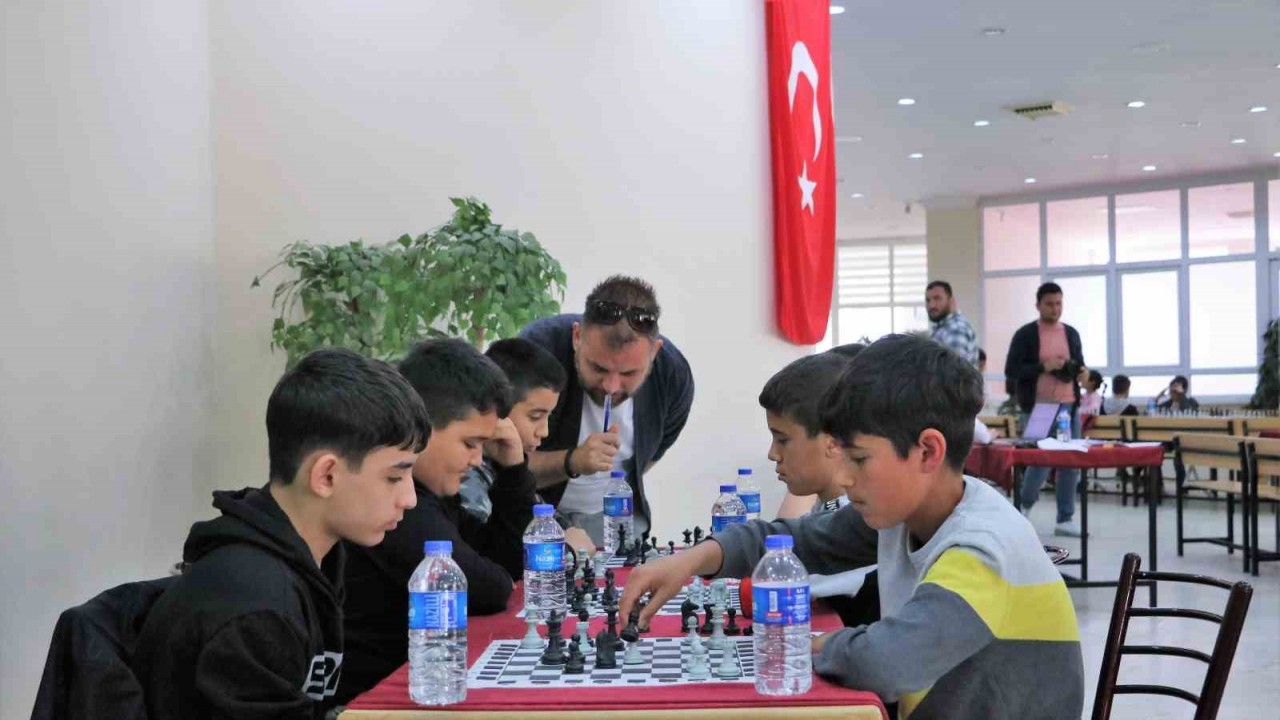 Aydın Büyükşehir Belediyesi’nin satranç turnuvasına yoğun ilgi