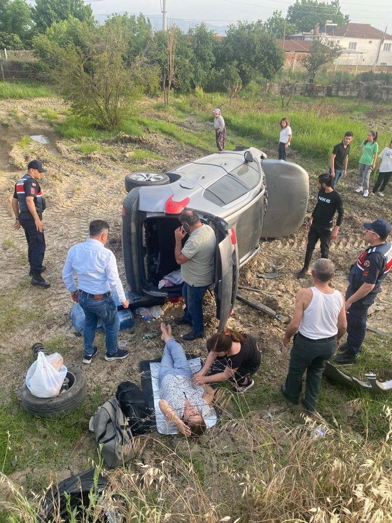 Aydın’da otomobil şarampole uçtu: 2 yaralı