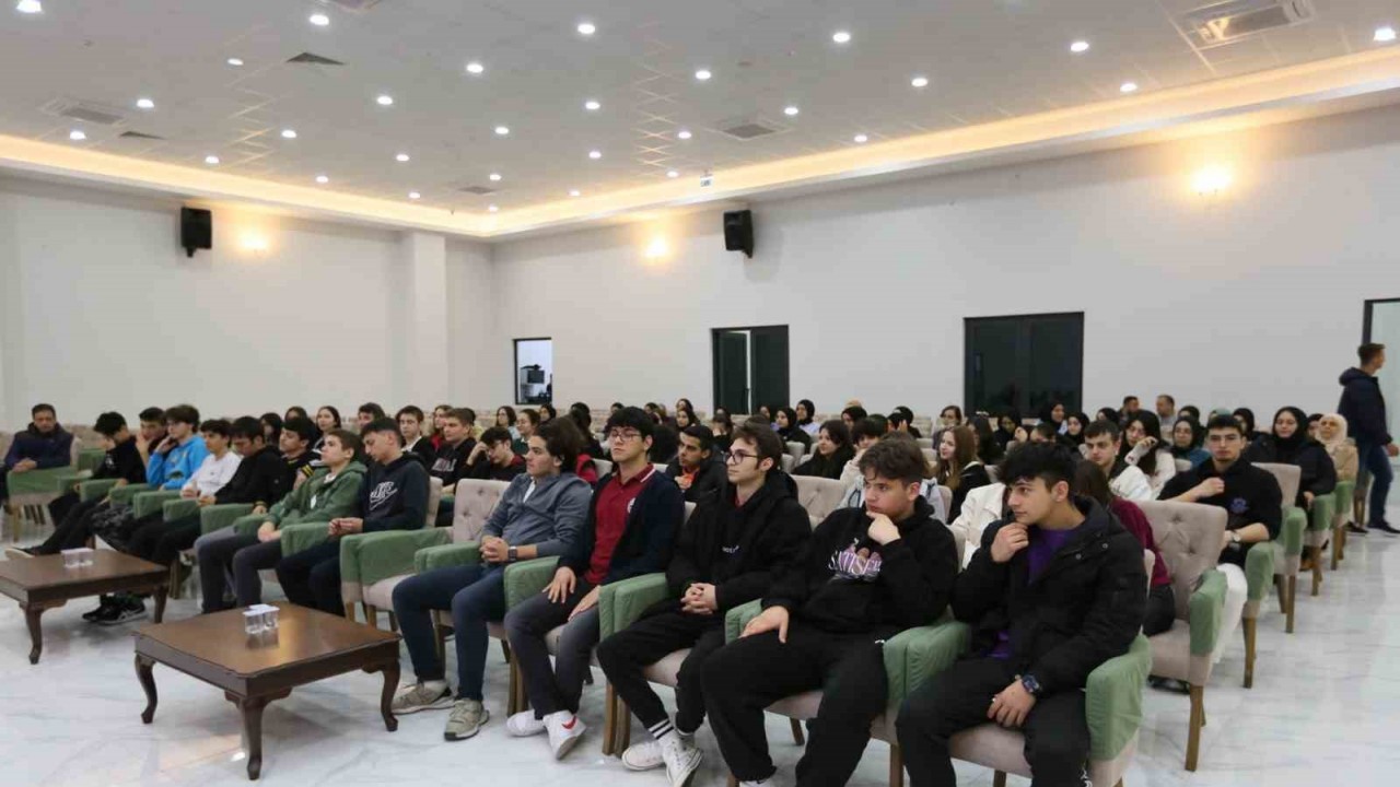 Başkan Aygün gençlere tecrübelerini anlattı