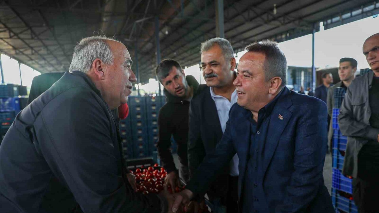 Başkan Böcek" Hal esnafının problemlerinin çözümünde yanlarındayım"