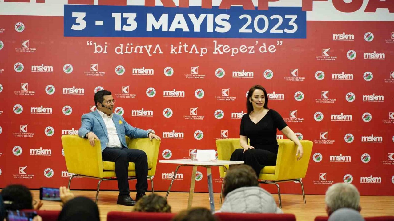 Başkan Tütüncü, Kepez Kitap Fuarı’nda Nur Viral’in konuğu oldu