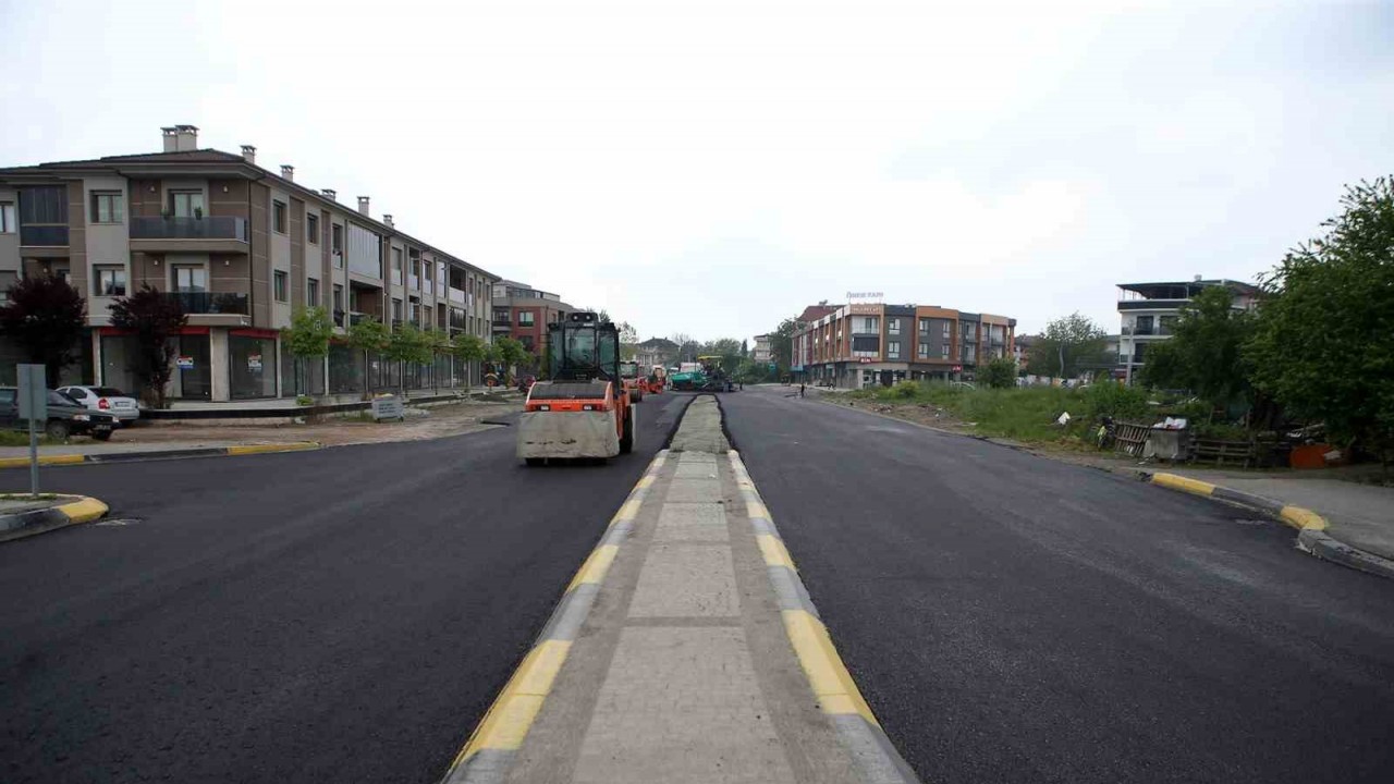 Bin 200 ton sıcak asfalt dökülen caddenin 300 metrelik kısım kullanımına açıldı