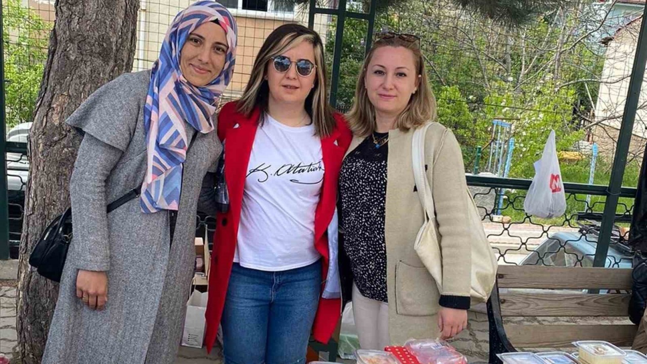 Bozüyük’te depremzedeler için hayır çarşısı kuruldu