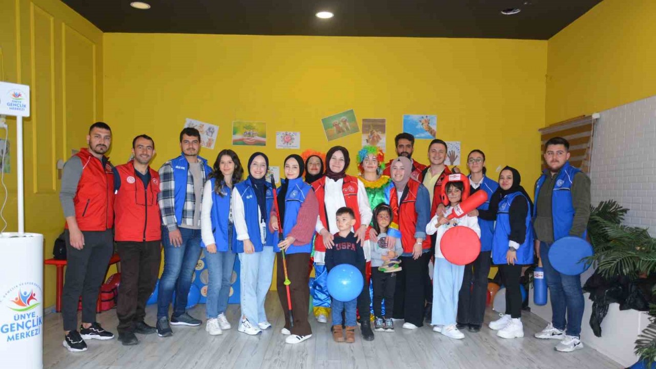 Bu proje sosyalleştiriyor: Sosyal medyadan uzaklaşan minikler, sosyal alanda oyunun keyfini yaşadılar