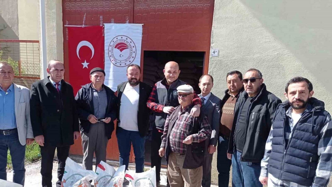 Çavdarhisar’da 356 çiftçiye 24 ton nohut tohumu desteği