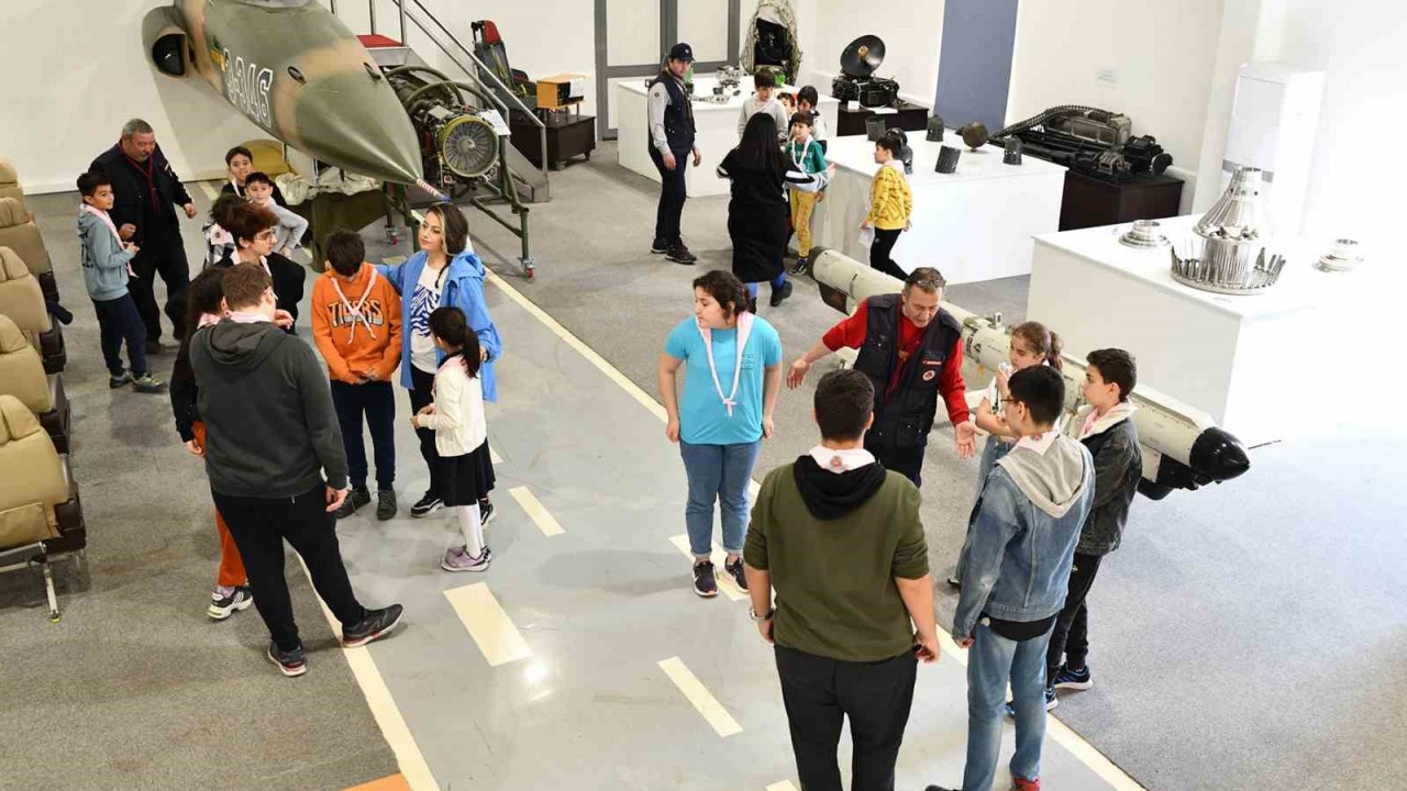 Çocuklar izciliği öğreniyor