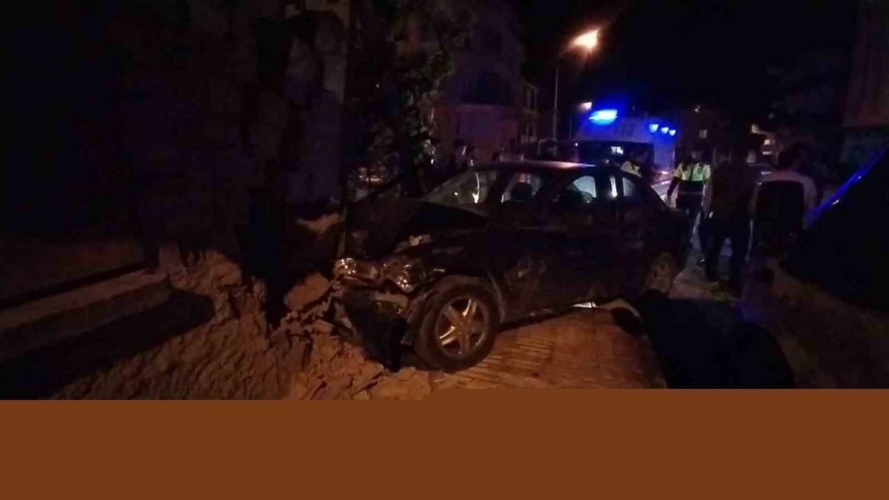 Çorum’da iki otomobil çarpıştı: 3 yaralı