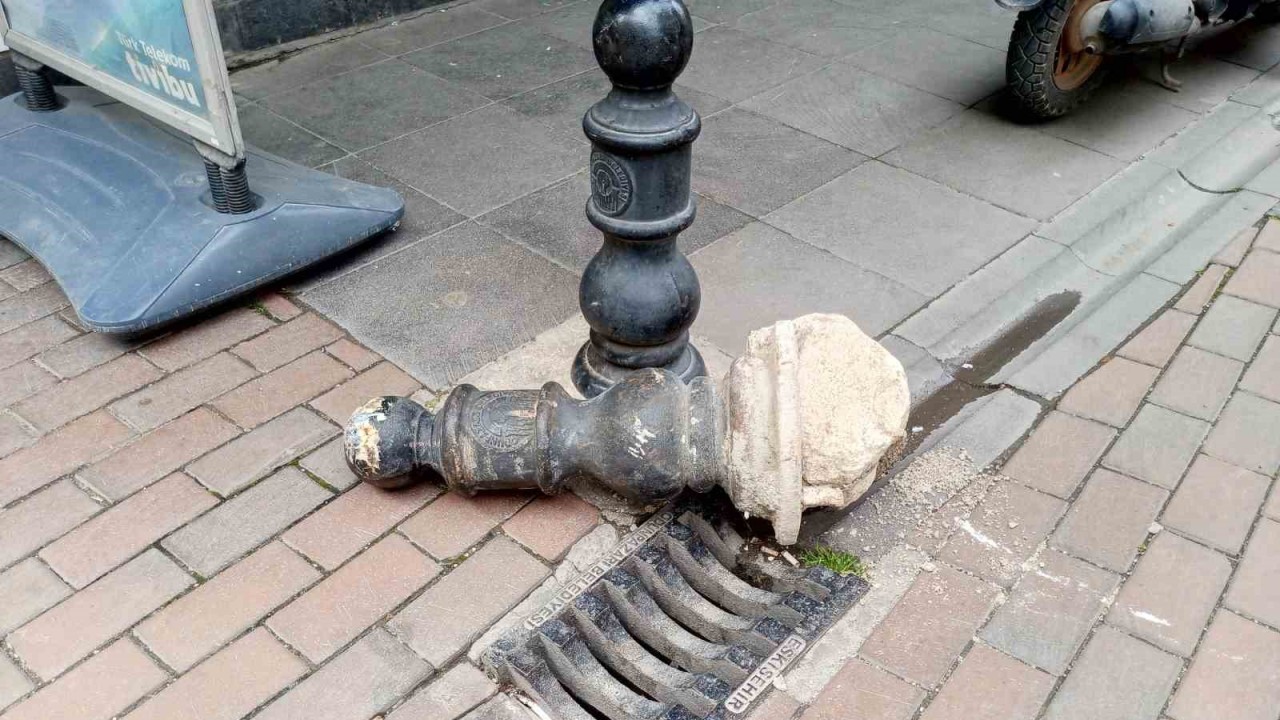 Demir duba bile araçların geçişine engel olamadı