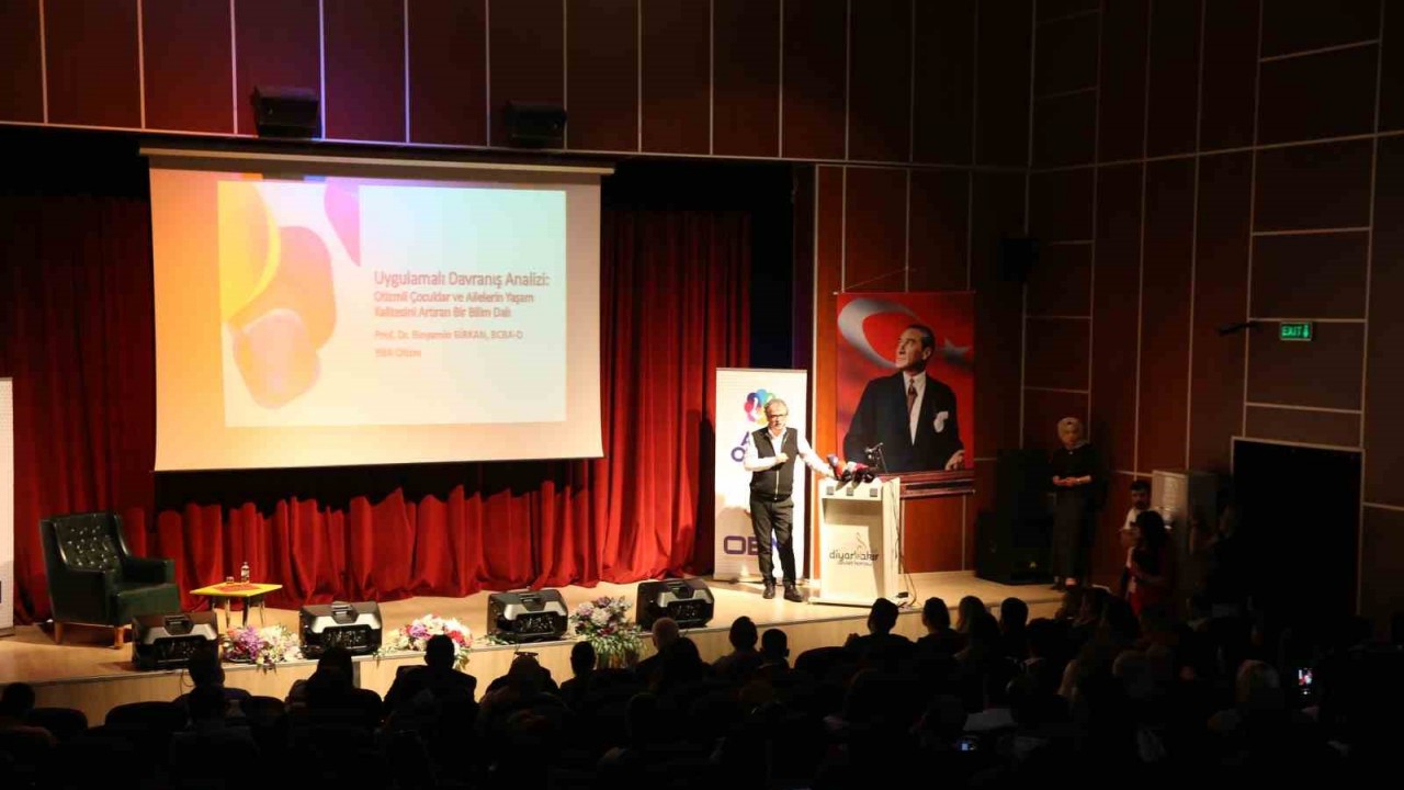 Diyarbakır’da otizmli çocuklar ve ailelerine konferans