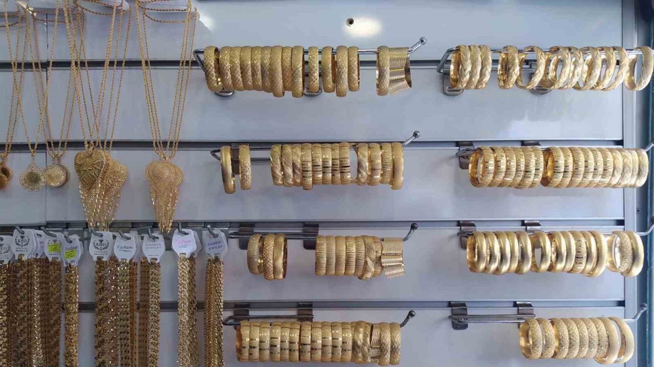 Düğün sezonuyla birlikte imitasyon takılara ilgi arttı