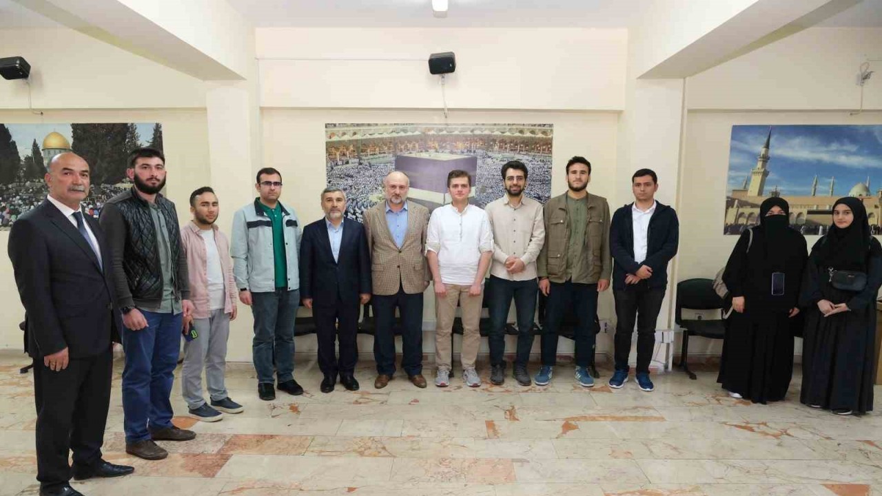 Erzincan’da üniversite okuyan geçler umre yolunda