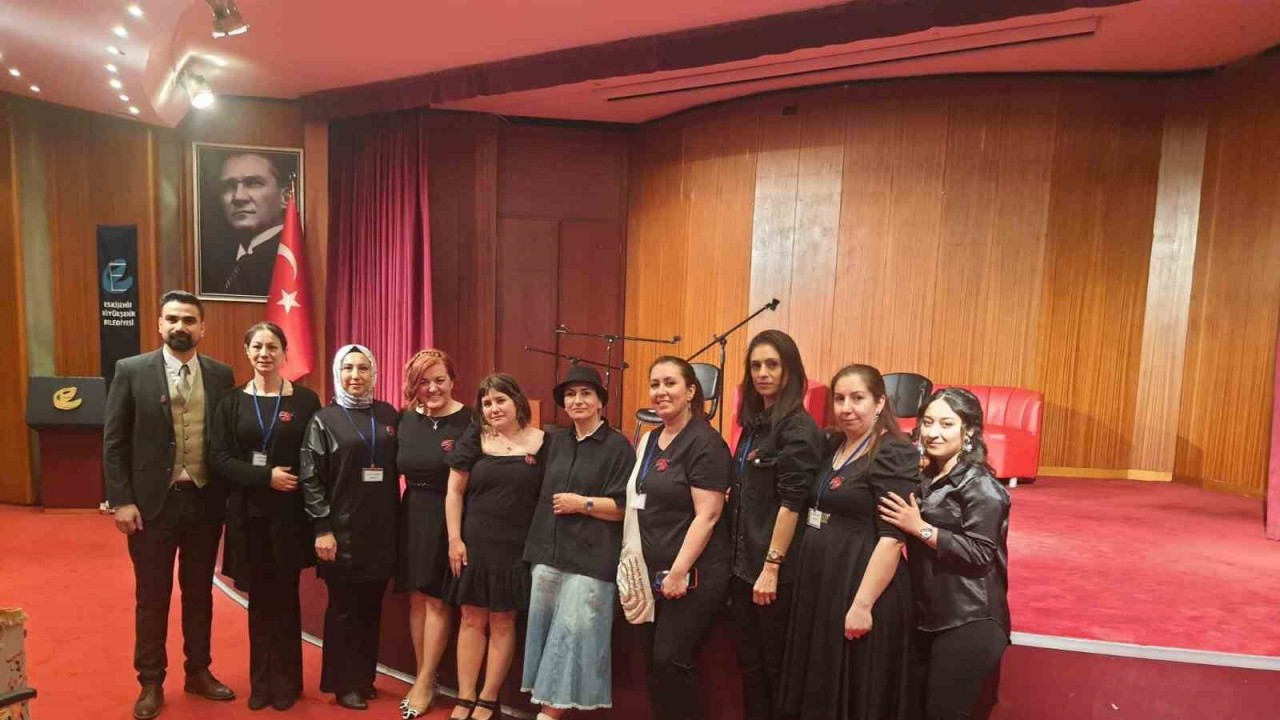 Eskişehir’de ‘depremzede çocuklar’ yararına hazırlanan program ilgi gördü