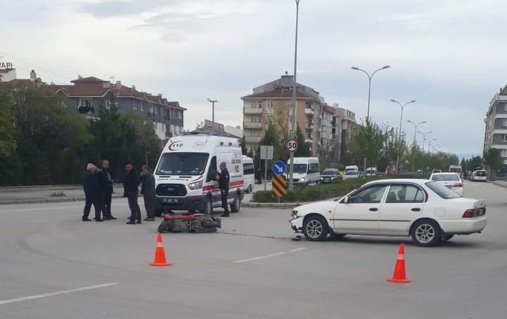 Eskişehir’de motosikletli kurye ile otomobil çarpıştı, 1 yaralı