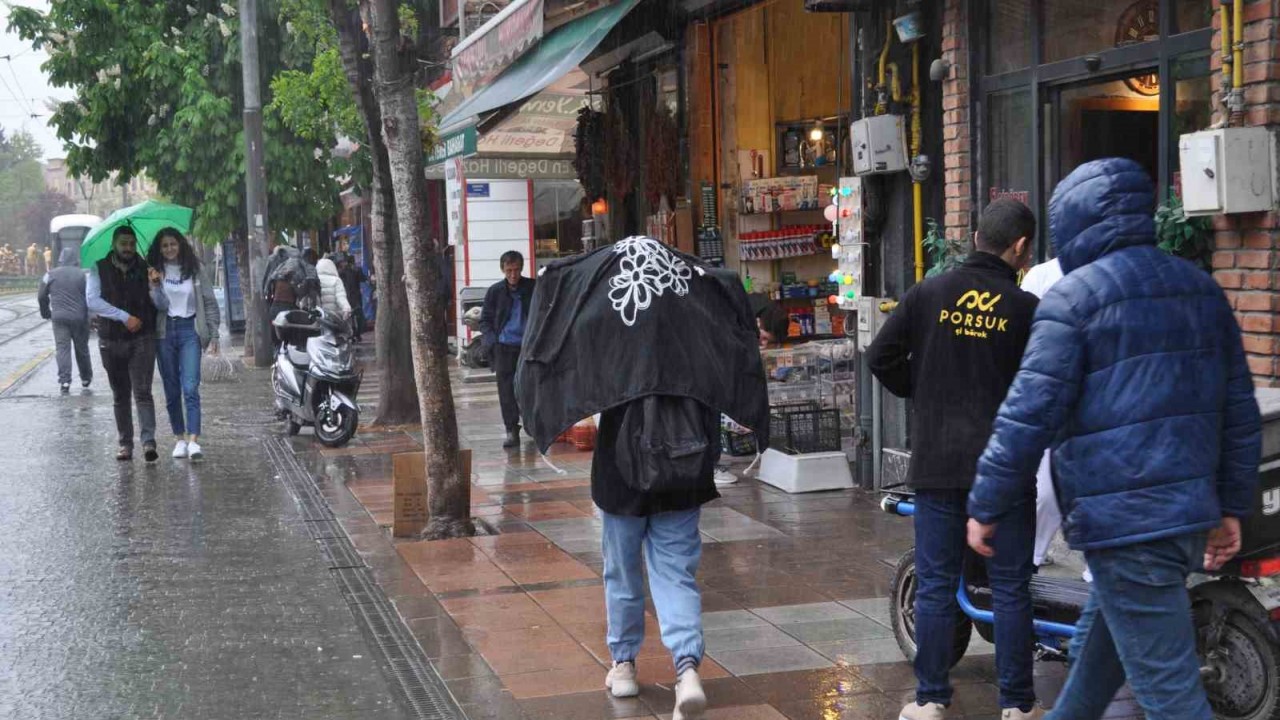 Eskişehir’de sağanak yağmur etkili oldu