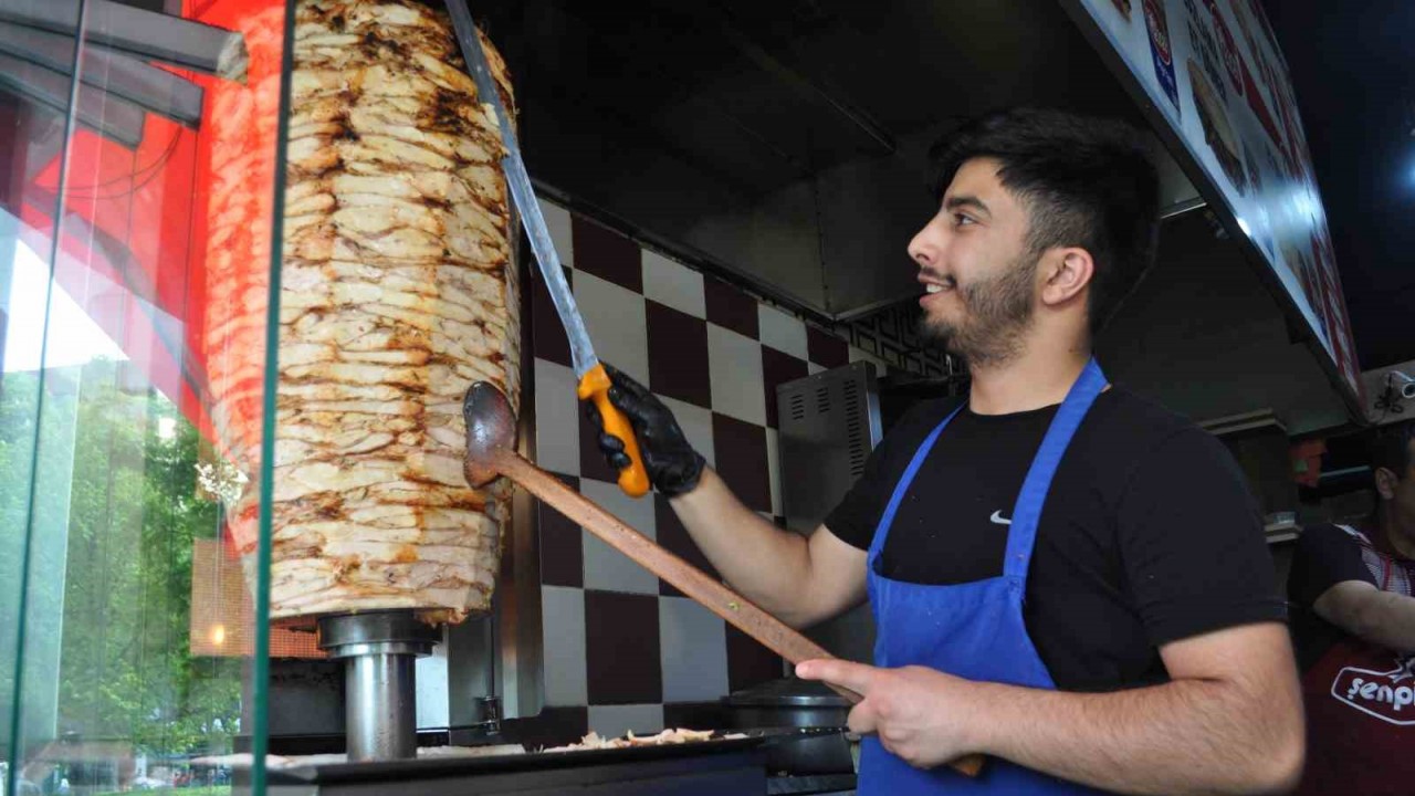 Fiyat artışlarına rağmen dönerin müşterisi azalmadı