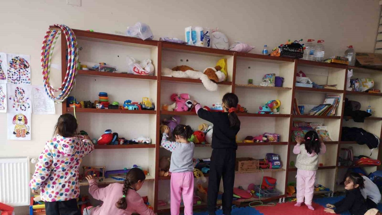 Gaziosmanpaşa Üniversitesi’nden depremzede çocuklara eğitim desteği