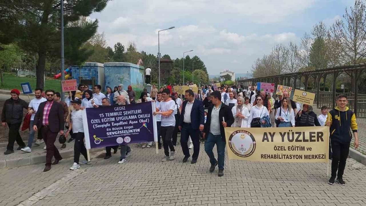 Gediz’de engelsiz çocuklar doyasıya eğlendi