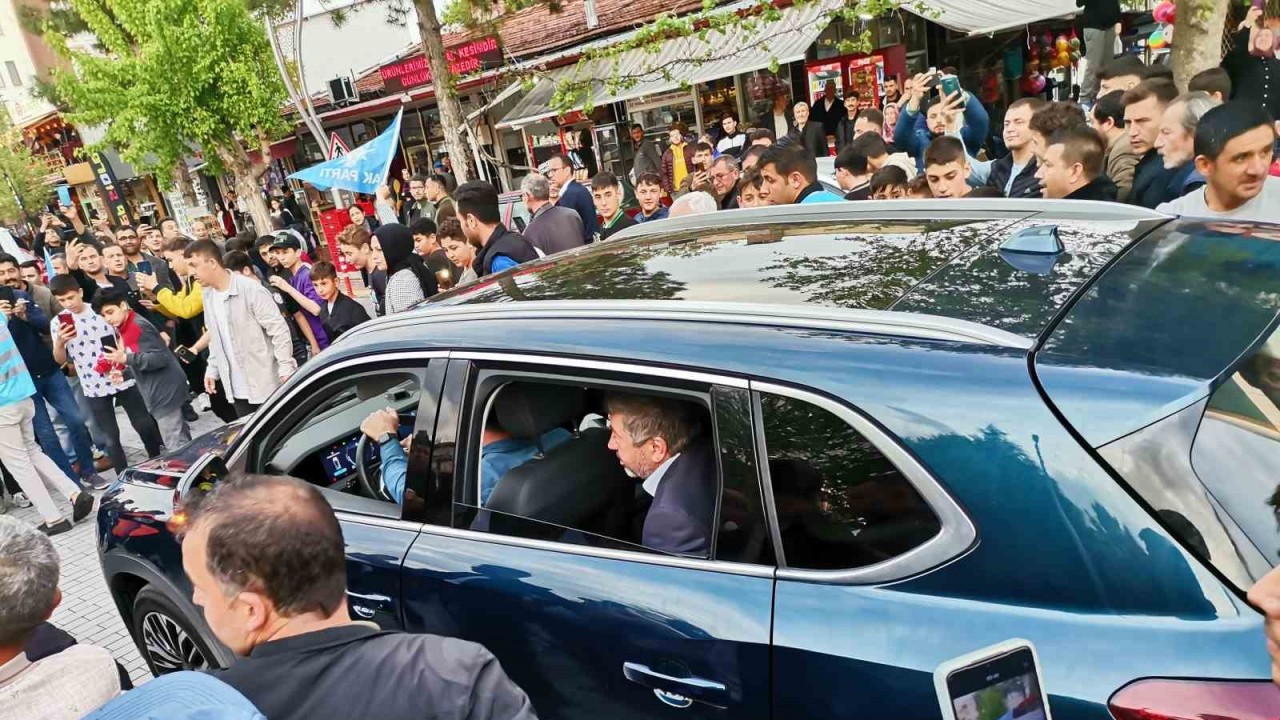 Gedizliler yağmur altında Togg’u bekledi