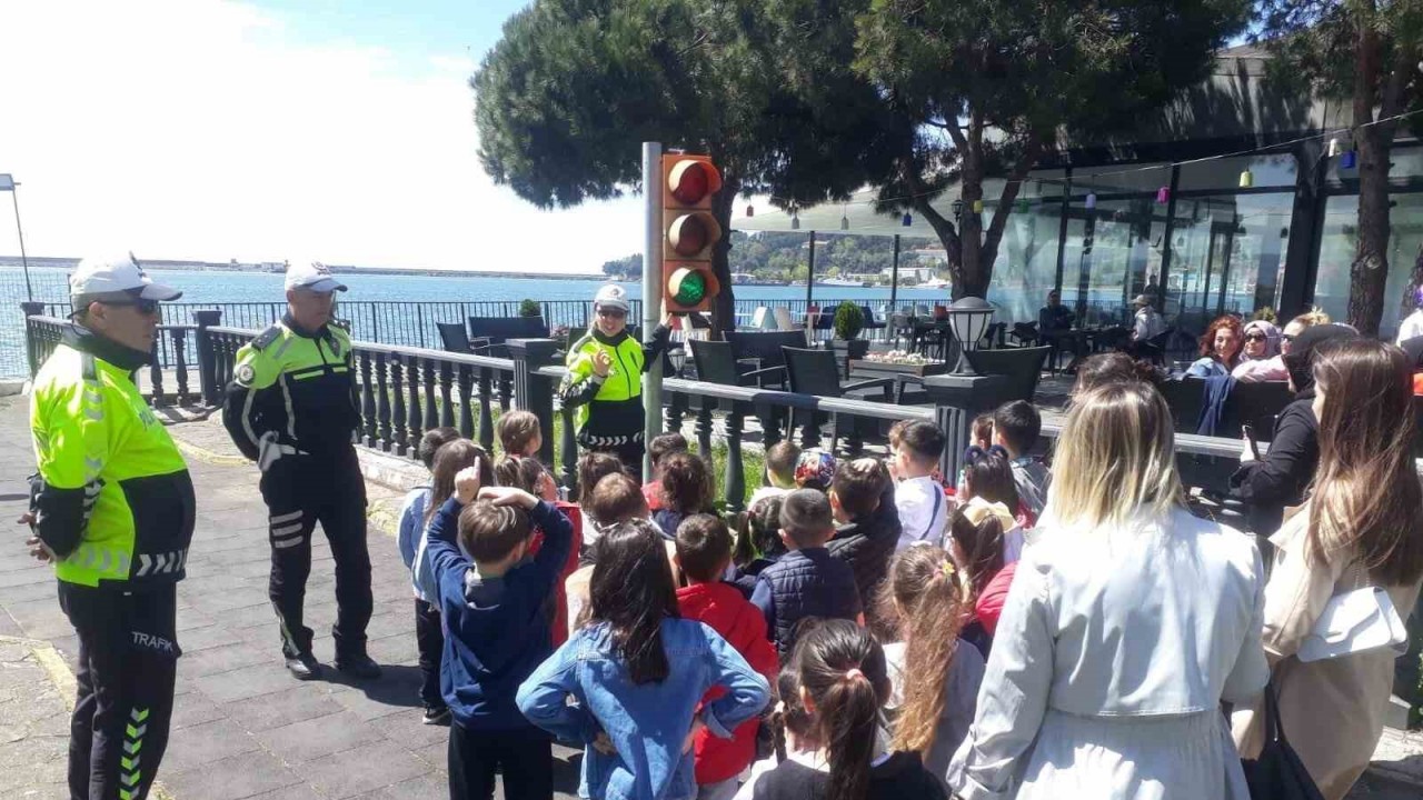 Hem eğlendiler hem trafik kurallarını öğrendiler