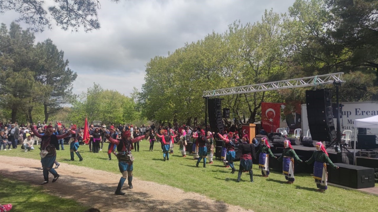 Hıdırellezi şenlik havasında kutladılar