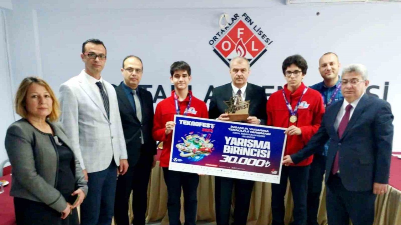 İl Milli Eğitim Müdürü Okumuş TEKNOFEST 2023 birincisi öğrencilerle buluştu