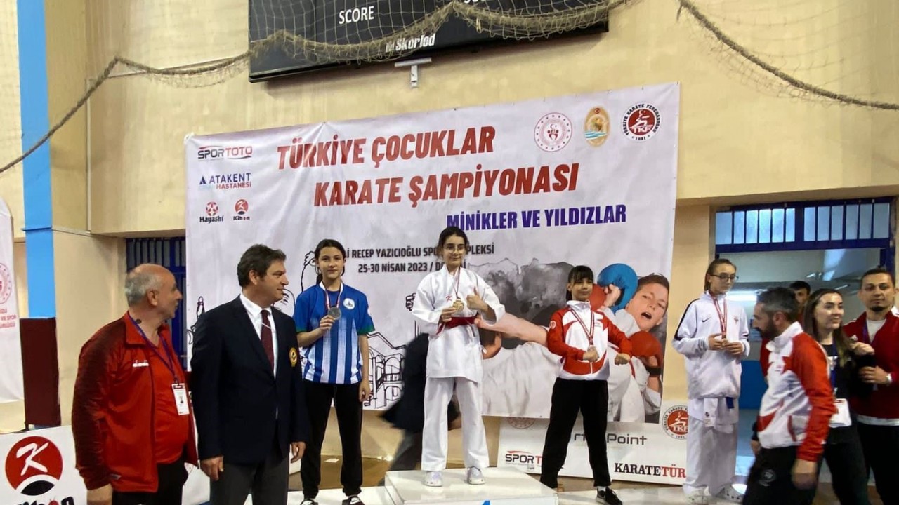 Kartepeli Aslı Bera Kurt Türkiye ikincisi oldu