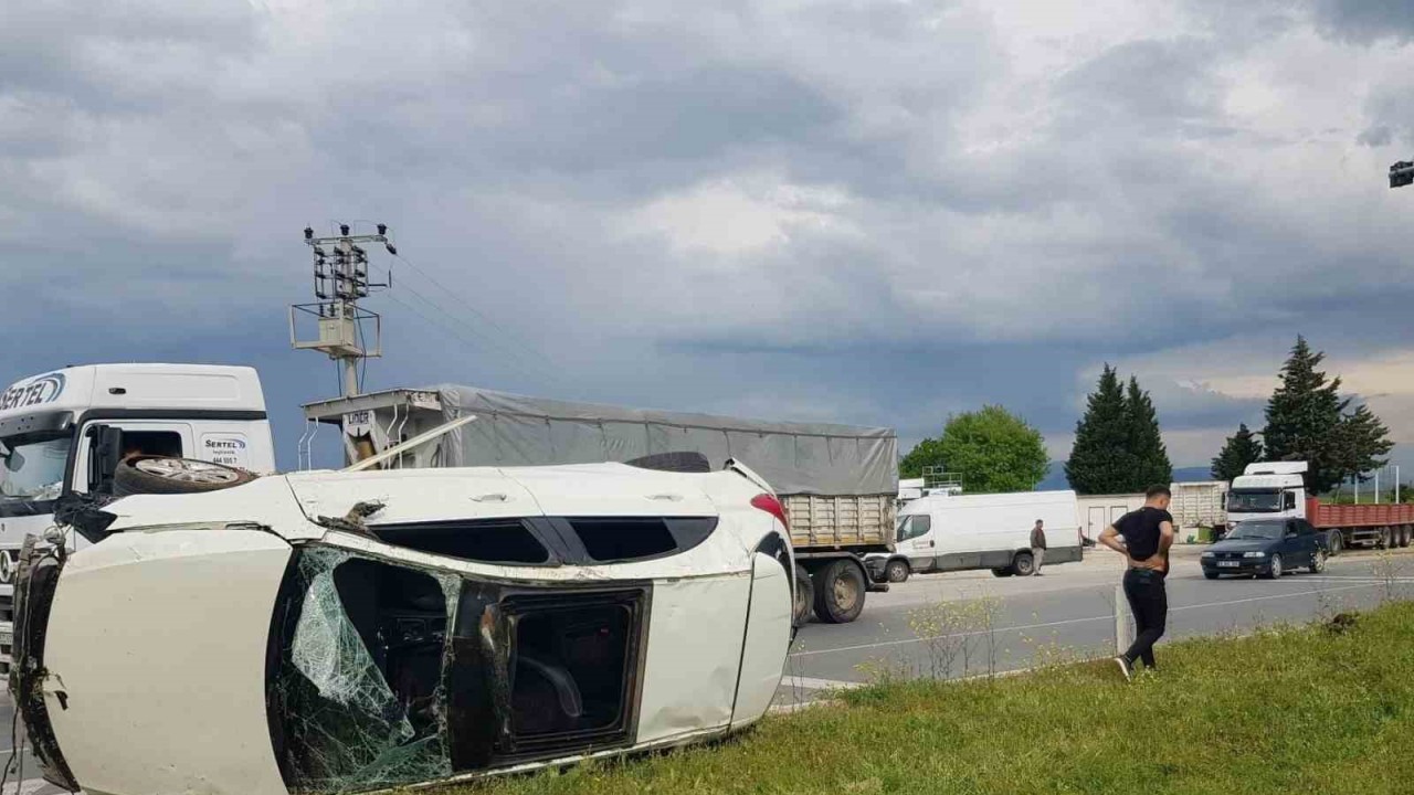 Kazada otomobilden fırlayan genç esnaf hayatını kaybetti