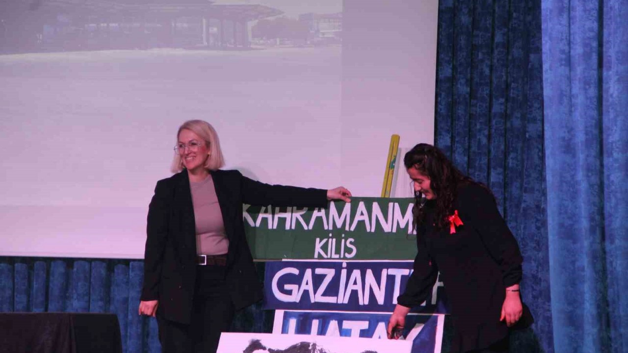 Kendi günlerini yaptıkları renkli gösterilerle kutladılar