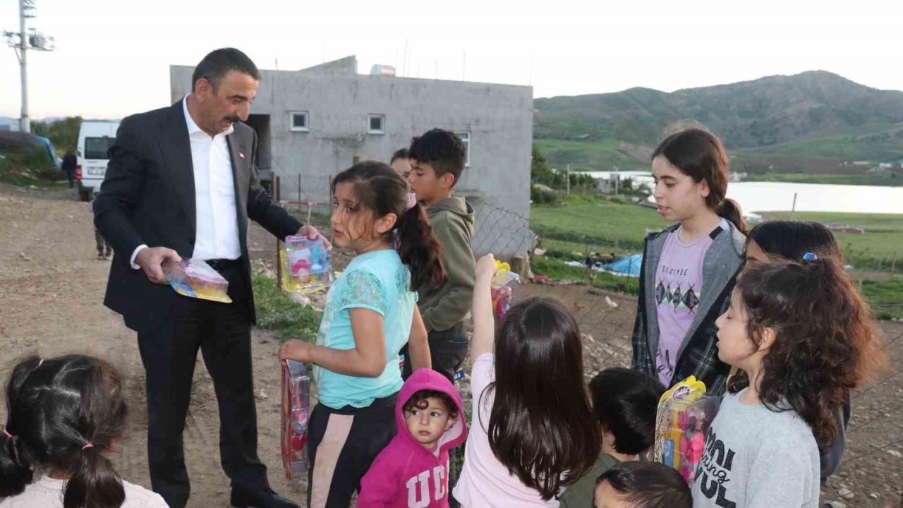 Köy çocuklarının vali amca sevinci