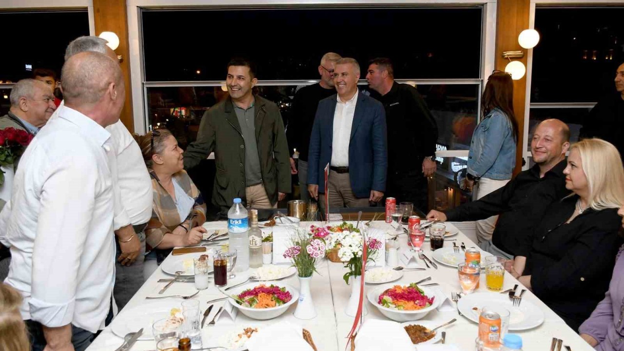 Kuşadası Belediyesi emekli olan çalışanlarını onurlandırdı