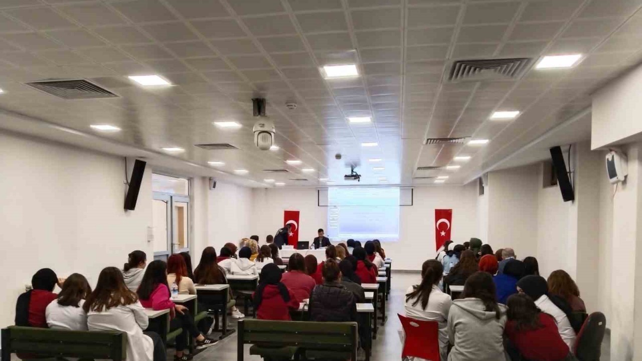 Kütahya’da öğretmen ve öğrenciler dolandırıcılıklara karşı bilgilendirildi