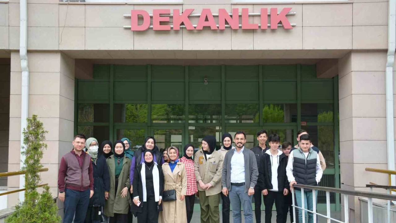 Liseli gençler Düzce Üniversitesi’nde