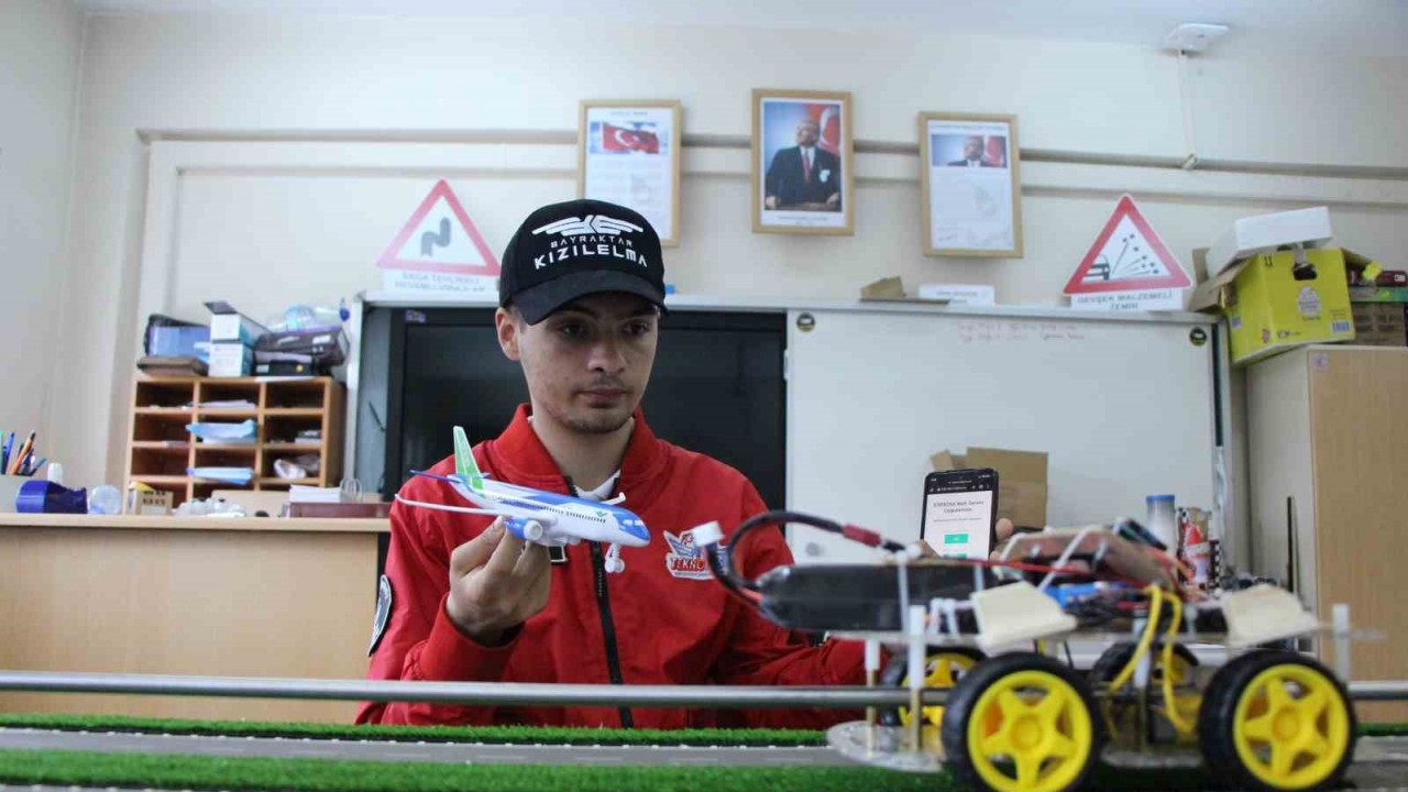 Liseli Melih uçaklar için insansız pist fren ölçüm projesi tasarladı