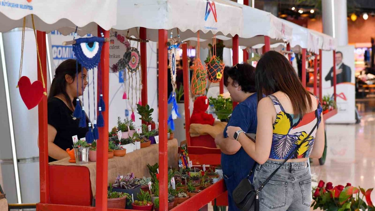 Mersin’de ’Çiçek Pazarı’ bu kez Anneler Günü için açıldı