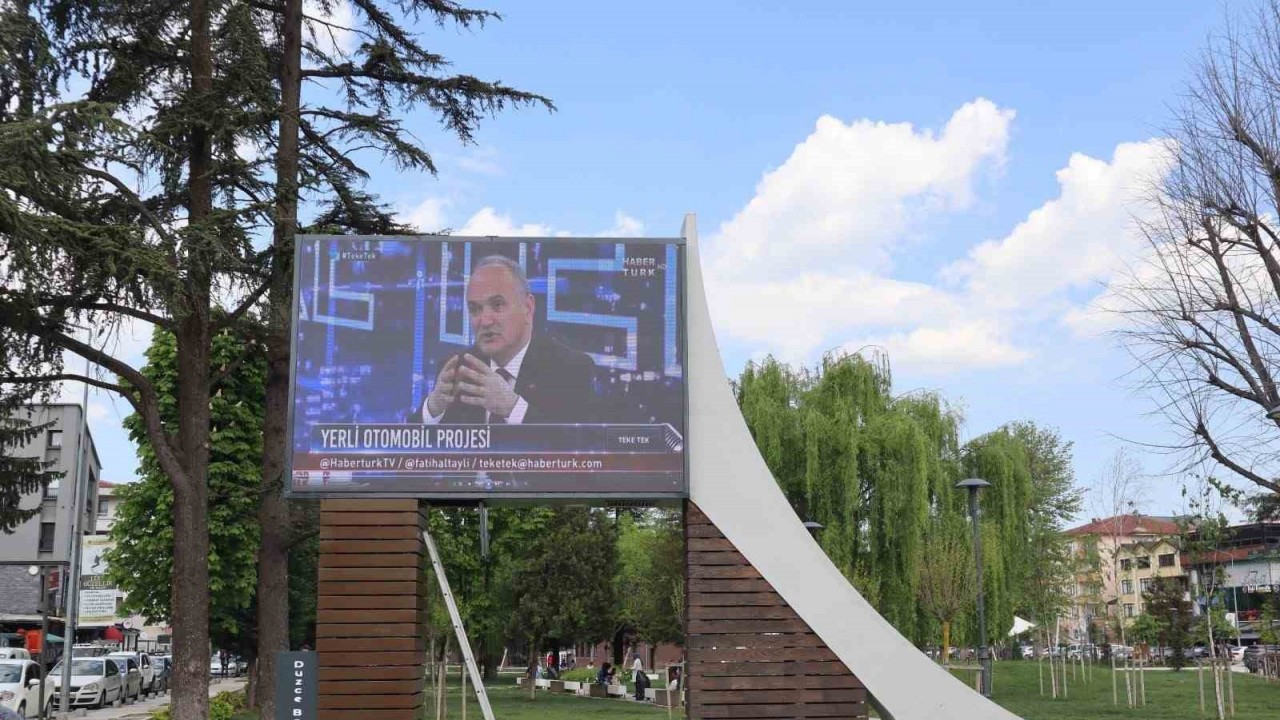 Millet Bahçesine LED ekran takıldı