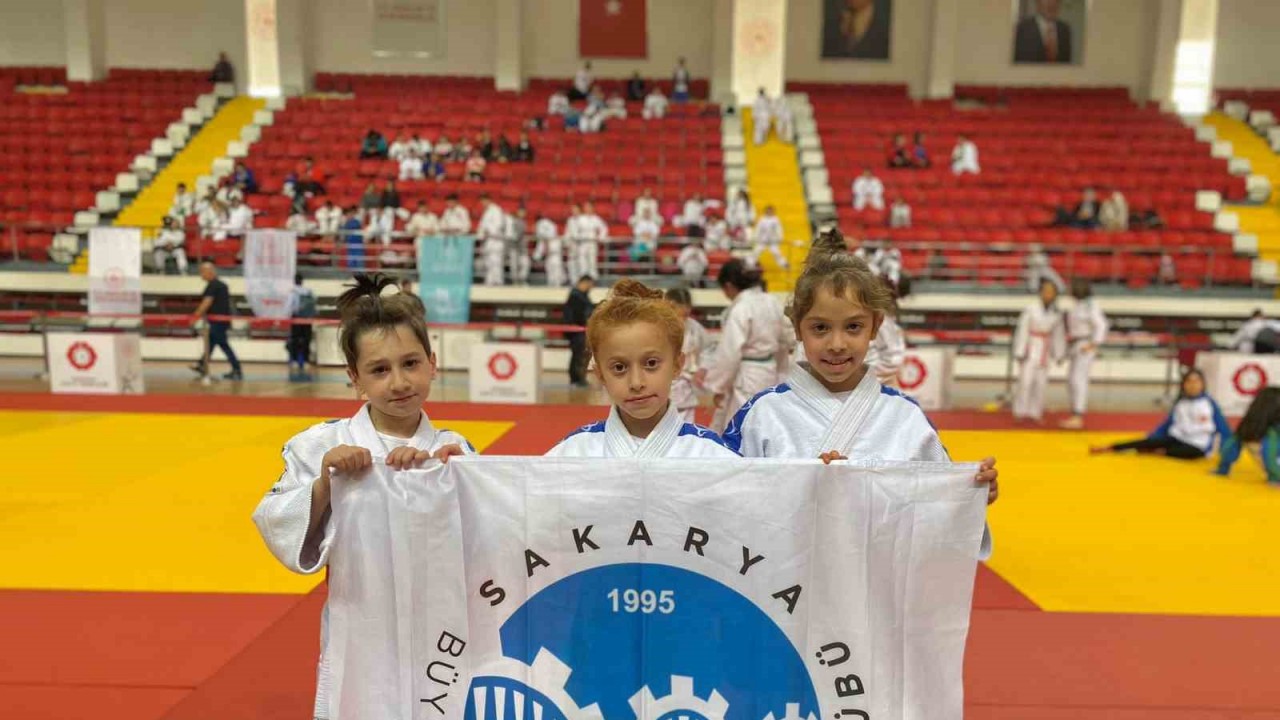 Sakarya Büyükşehir sporcusu kürsüyü boş bırakmadı