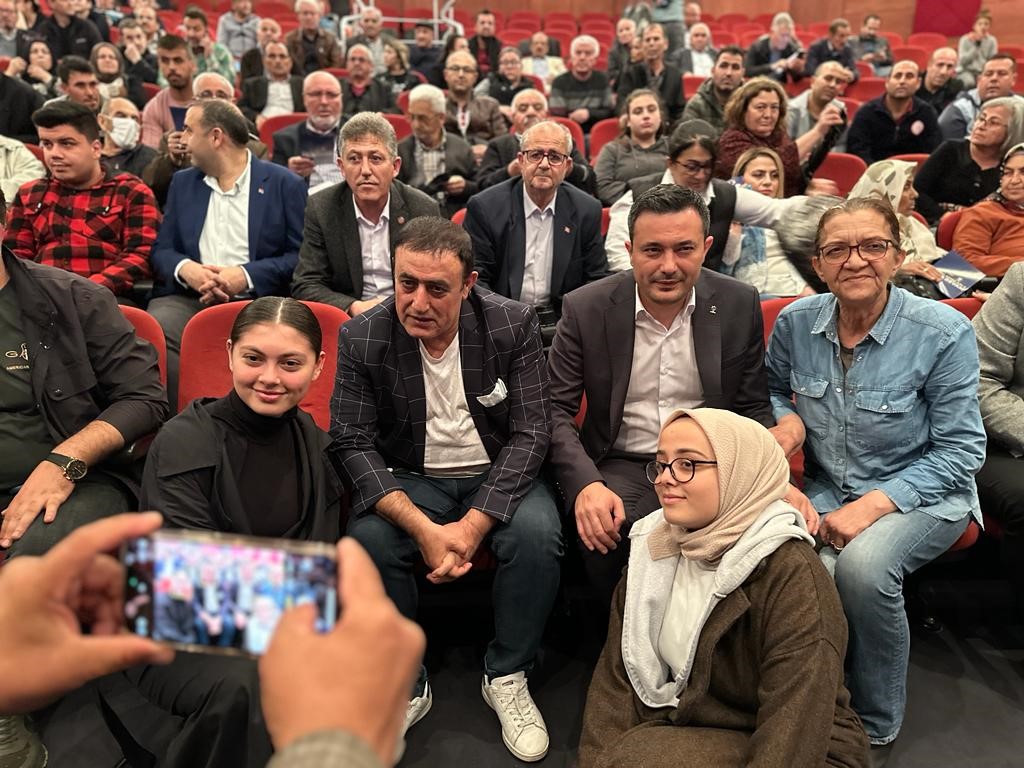 Sanatçı Tuncer’den milletvekili adayı oğluna destek