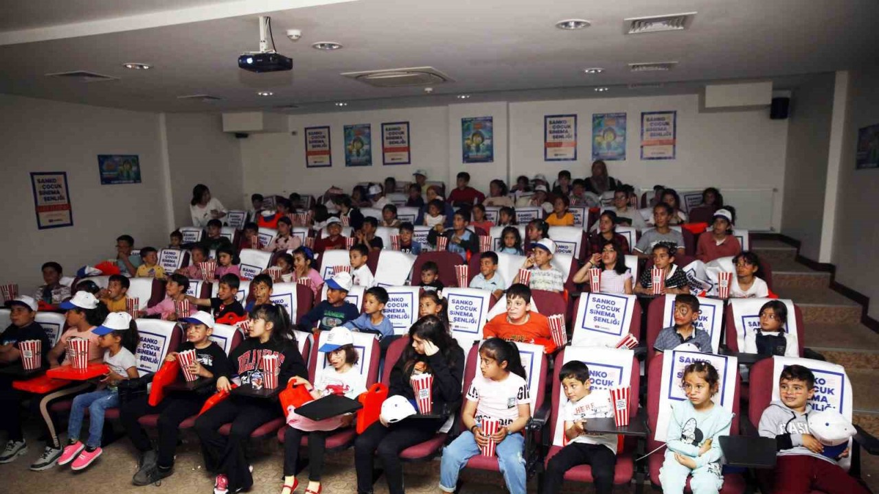 SANKO, depremden etkilenen çocuklara sinema şenliği düzenledi