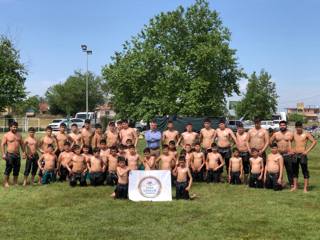 Serik gençlik merkezi güreş takımı sezonu açtı