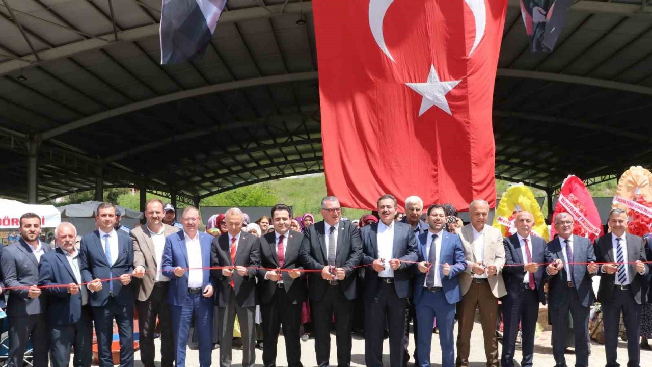 Taşova’nın yeni kapalı pazaryeri açıldı